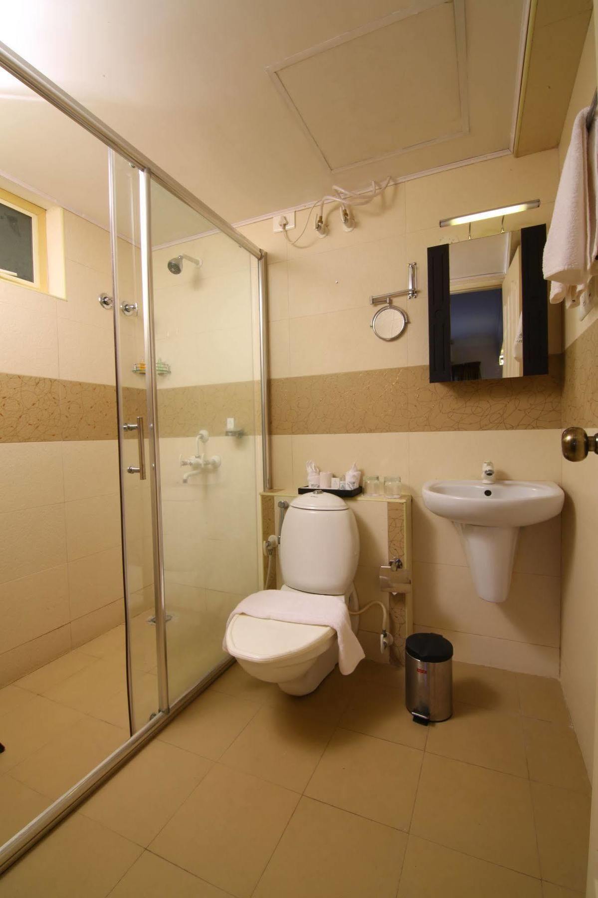 Atlas Airport Hotel Apartment 니둠바서리 외부 사진