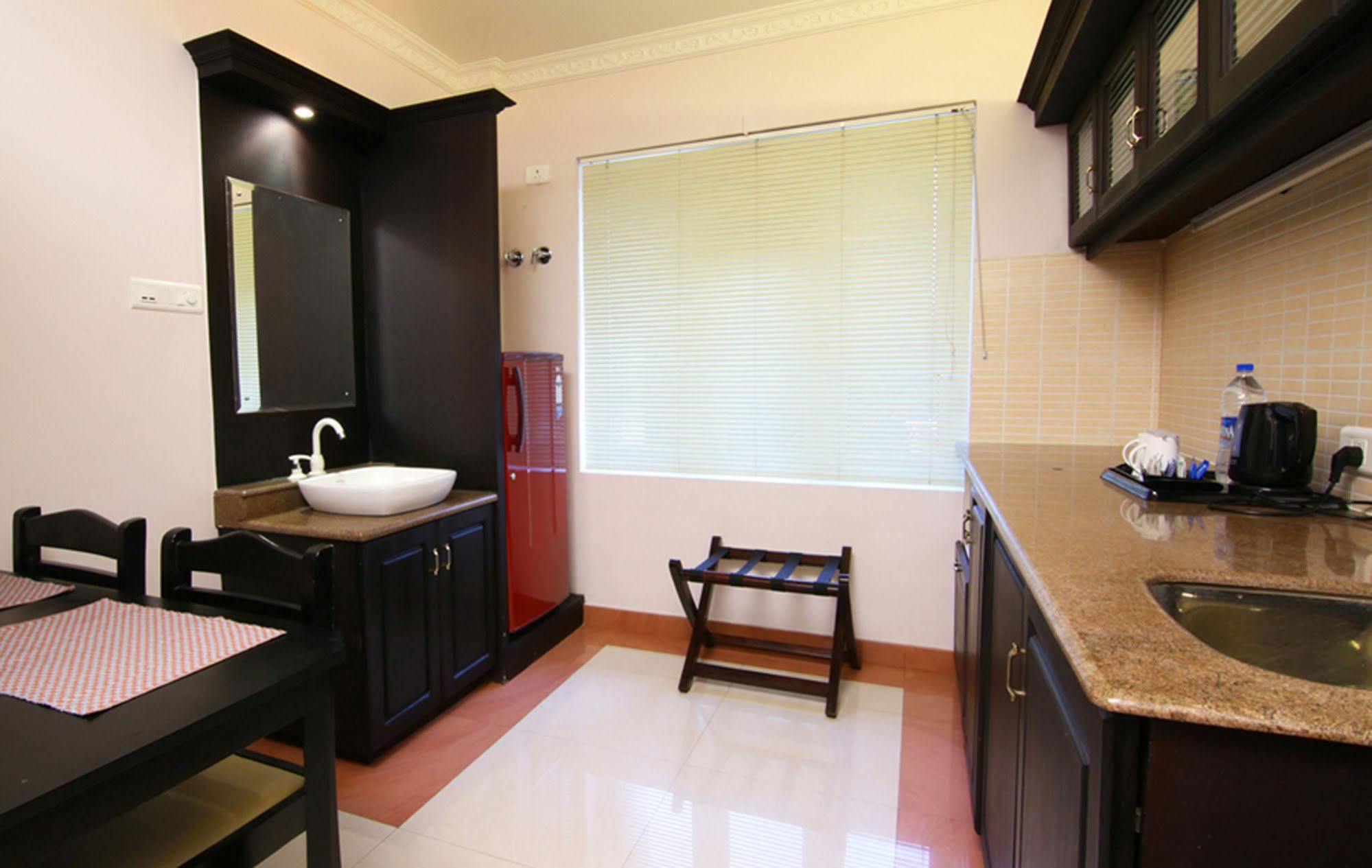 Atlas Airport Hotel Apartment 니둠바서리 외부 사진